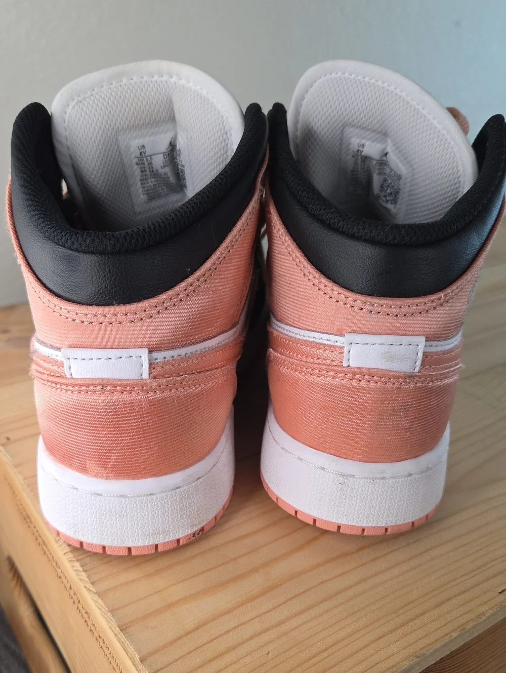 Nike Air Jordan Metro 1 Mid GS DM9077-108 Coral Black White Kids Sneaker Sz 4Y